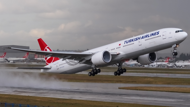 Turkish airlines B777-300ER rainy departure