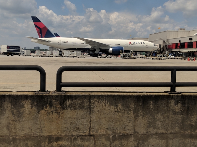 Delta 777-200 in Atlanta