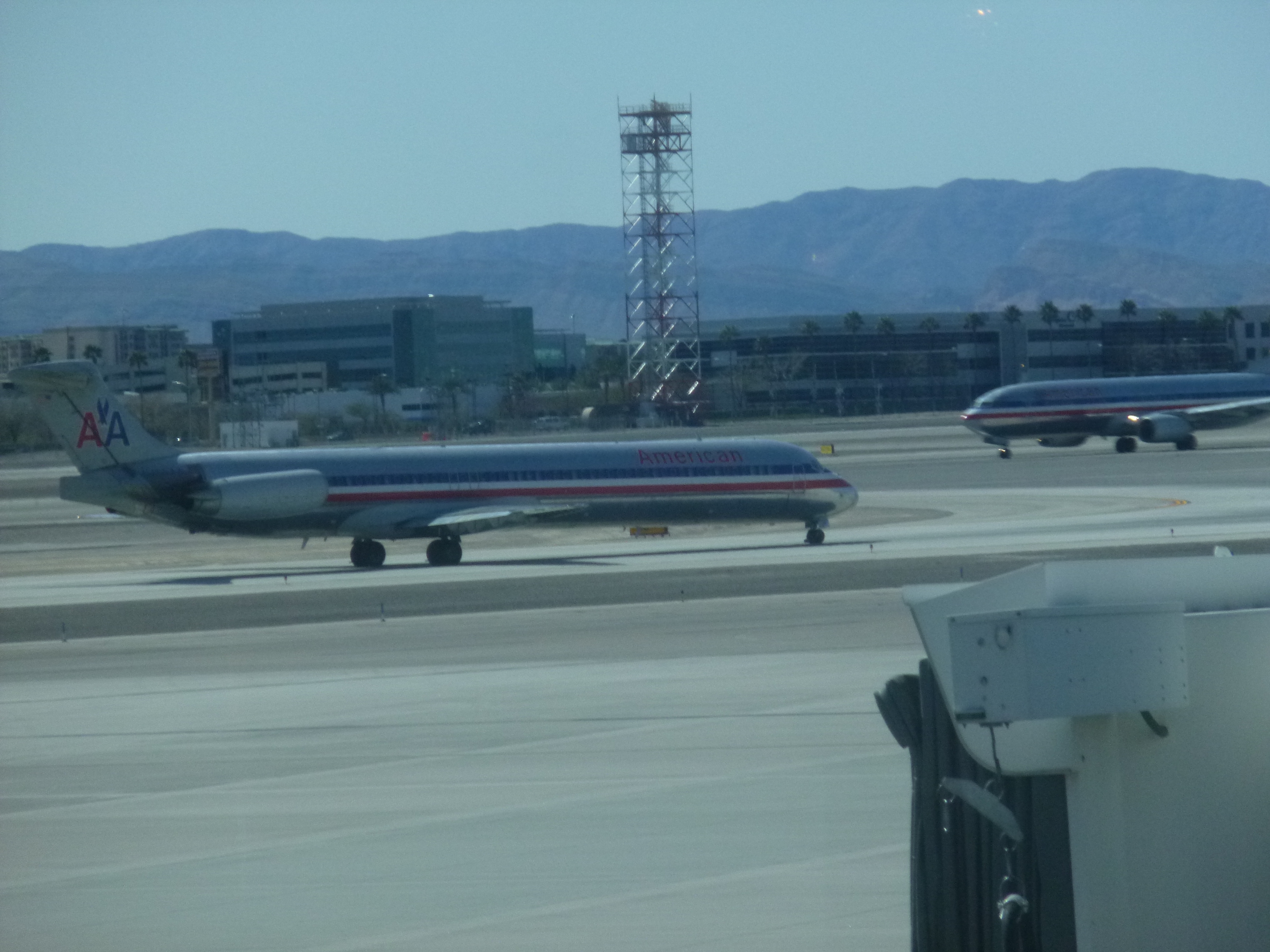 MD-80 taxing 737 800 take off