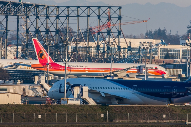 TAAG Angola 777-300ER at Paine Field