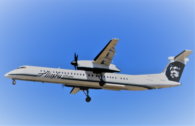 Dash 8 Q400 Alaska Old livery