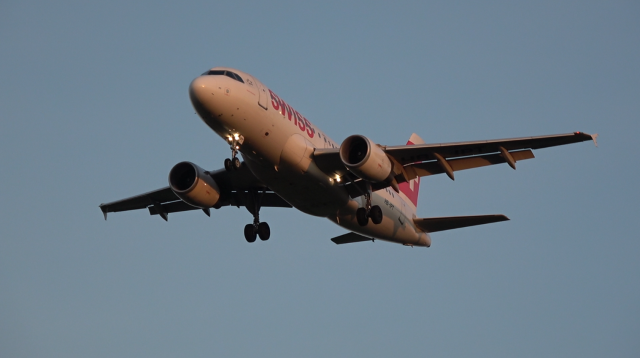 Swiss - Airbus A319 - HB-IPT - Birmingham Airport Swiss - Airbus A319 - HB-IPT - Birmingham Airport