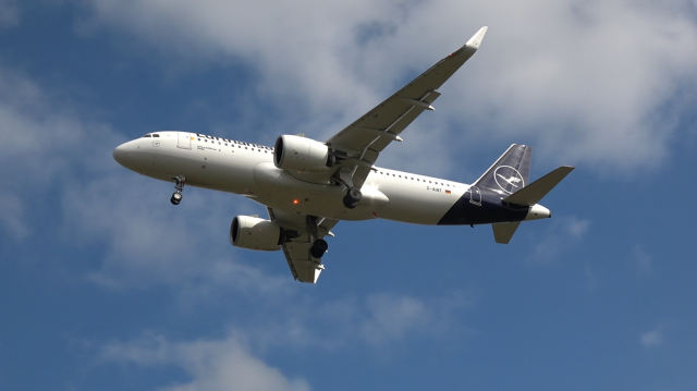 Lufthansa - A320neo - D-AINT - Birmingham Airport Lufthansa - A320neo - D-AINT - Birmingham Airport