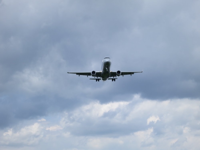 E-Jet on short final at DCA