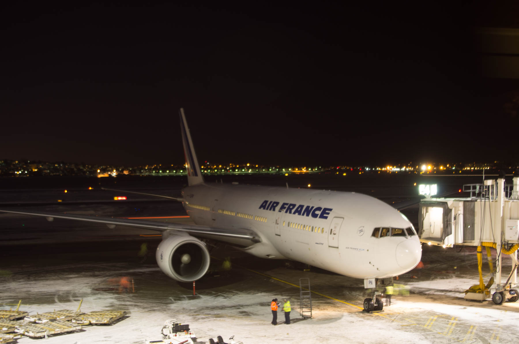 Air France 777-200 in Boston