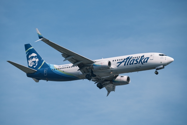 Alaska 737 800 N586AS