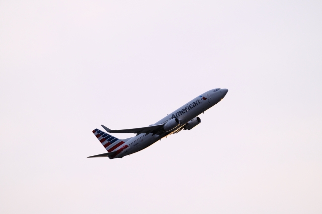 American 737-800 N866NN Departing JFK