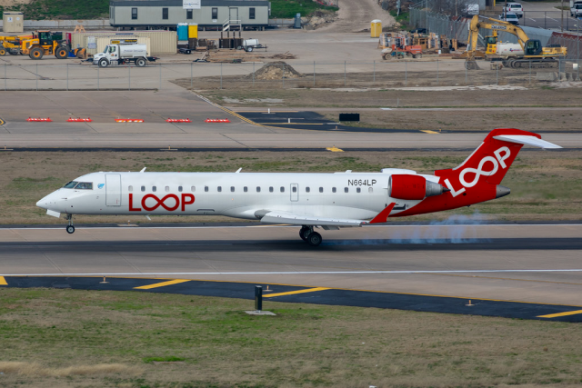 Loop CRJ-700 Landing