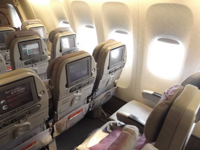 Emirates B777-300ER Y seating