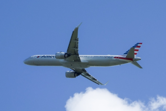 American A321neo Taking Off from National