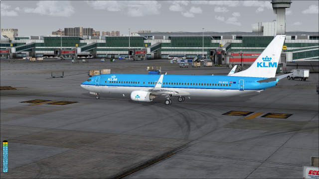 KLM B739 taxi in at IST