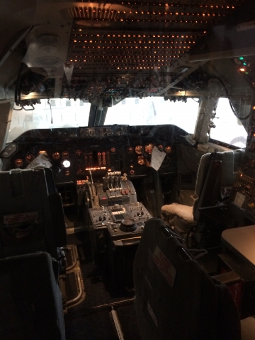 NWA 747 100 Cockpit