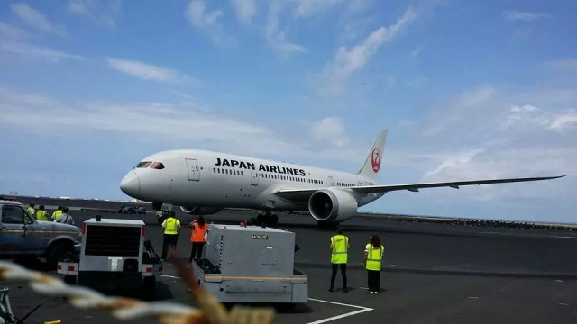 Japan Airlines Boeing 787-846