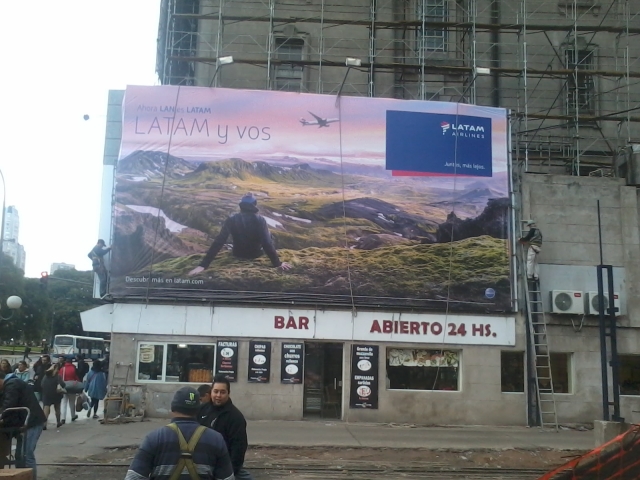 LATAM advertising on Retiro train station