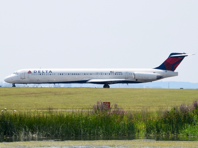 Delta MD-88 N928DL